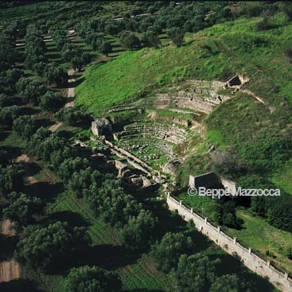LA ROCCELLETTA ANFITEATRO ROMANO