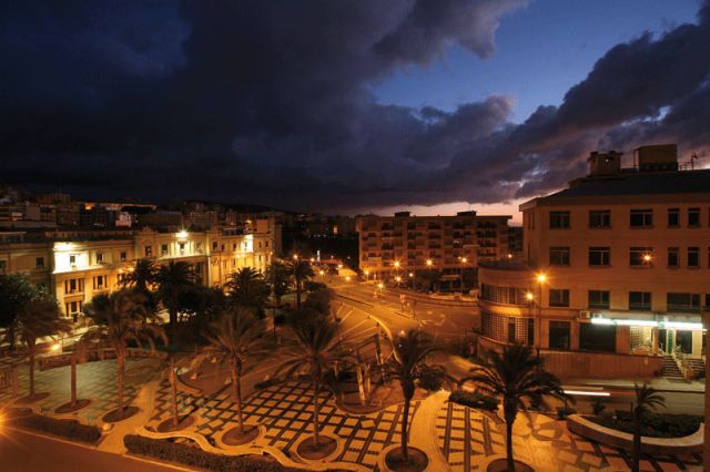 piazza indipendenza 2008