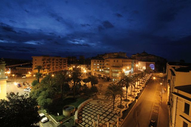 piazza indipendenza 2008 foto